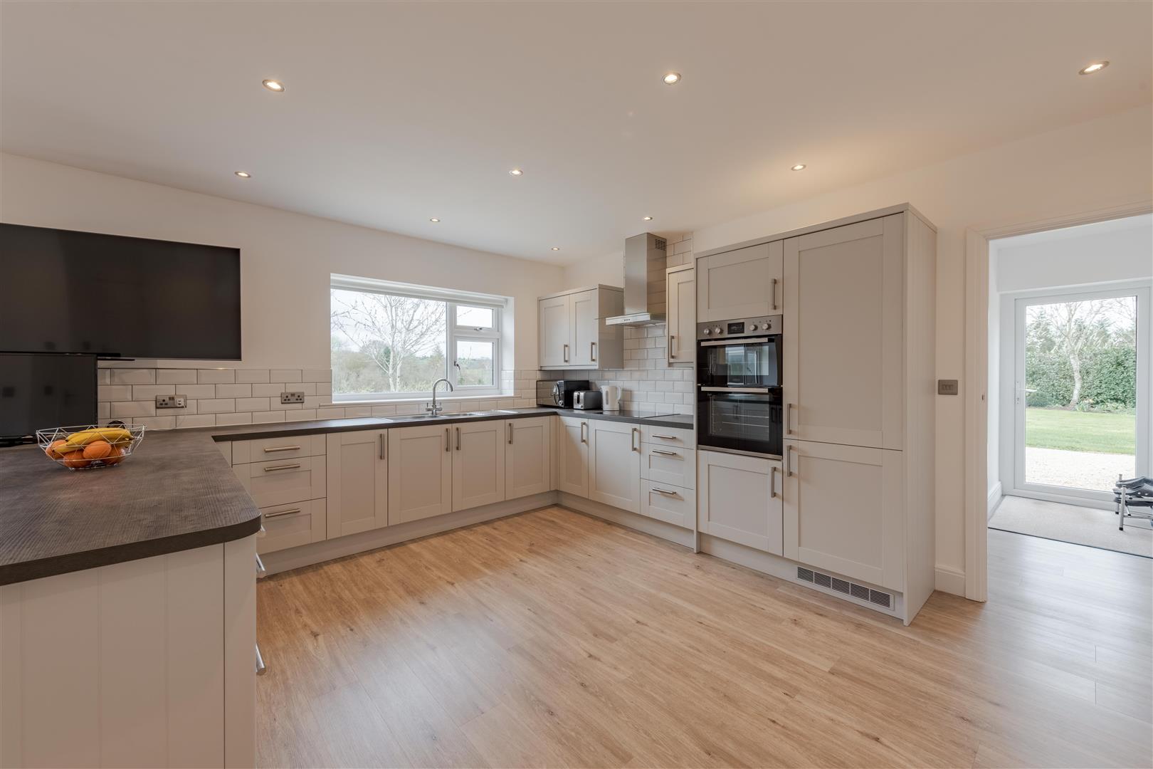5 bed property in Sandy Lane, Kidderminster